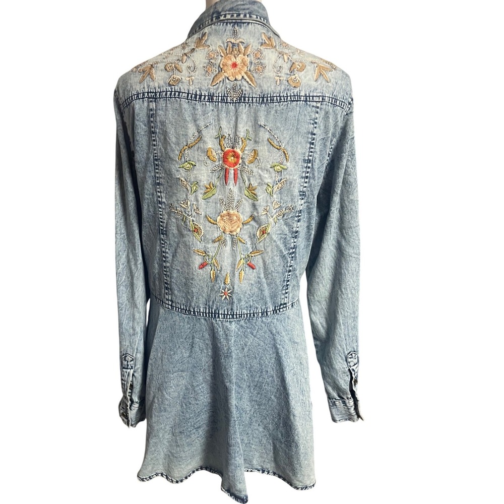 Nostalgia Embroidered Longline Acid Wash Chambray Shirt Women's XL